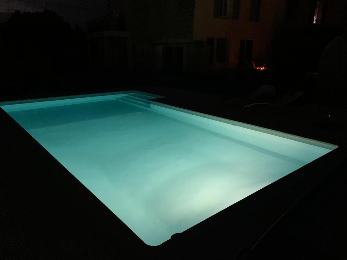 Clos Du Cardinal Avec Piscine L'Isle-sur-la-Sorgue Luaran gambar